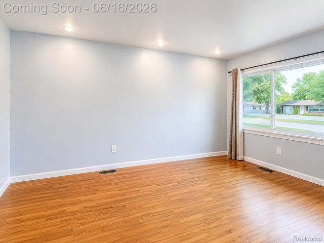 19749 Broadacres Street, Clinton Charter Township, MI 48035