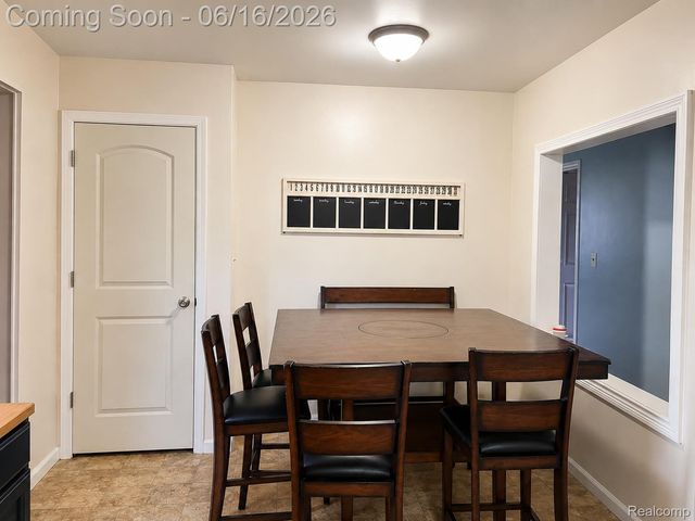 19749 Broadacres Street, Clinton Charter Township, MI 48035