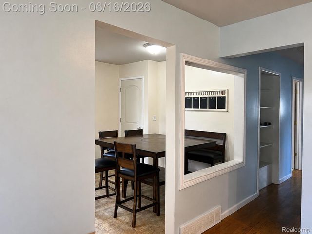 19749 Broadacres Street, Clinton Charter Township, MI 48035