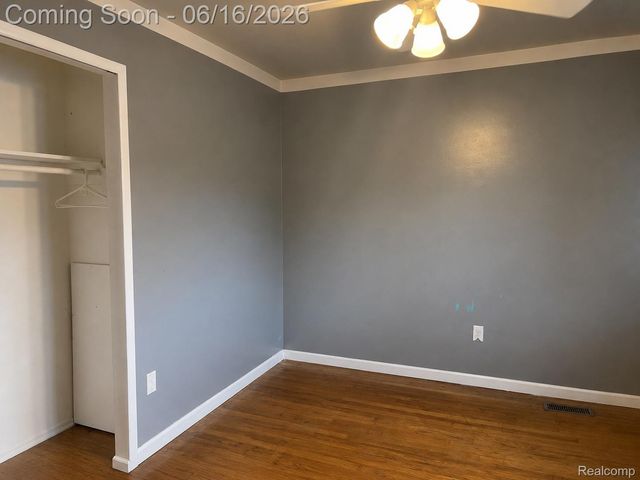 19749 Broadacres Street, Clinton Charter Township, MI 48035