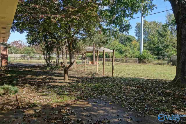 11209 Maplecrest Drive, Huntsville, AL 35803