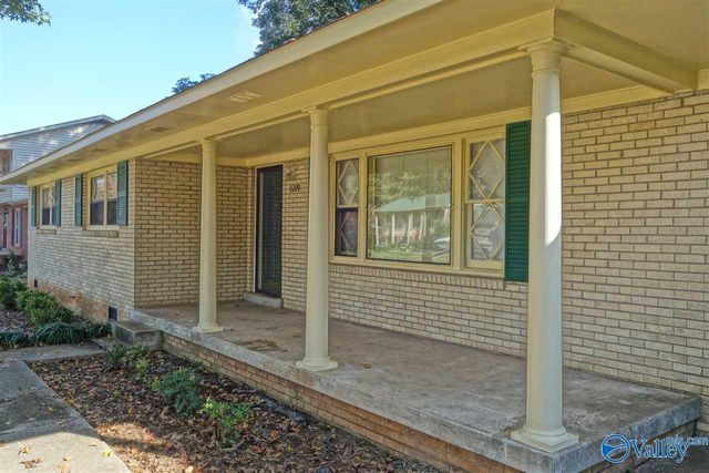 11209 Maplecrest Drive, Huntsville, AL 35803