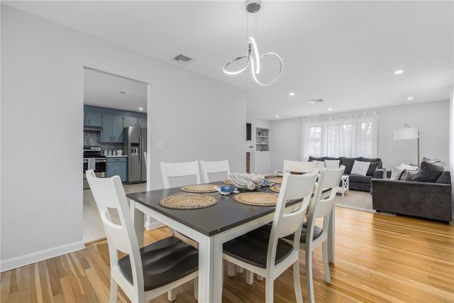 384 Valley Road, Middletown, RI 02842