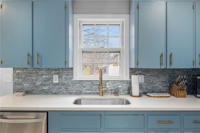 384 Valley Road, Middletown, RI 02842