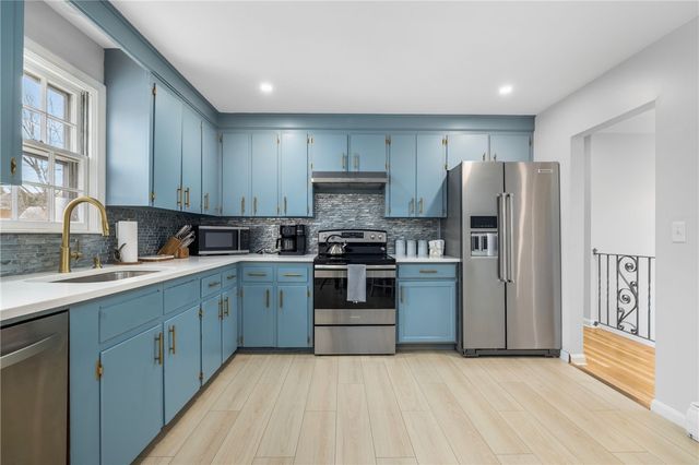 384 Valley Road, Middletown, RI 02842
