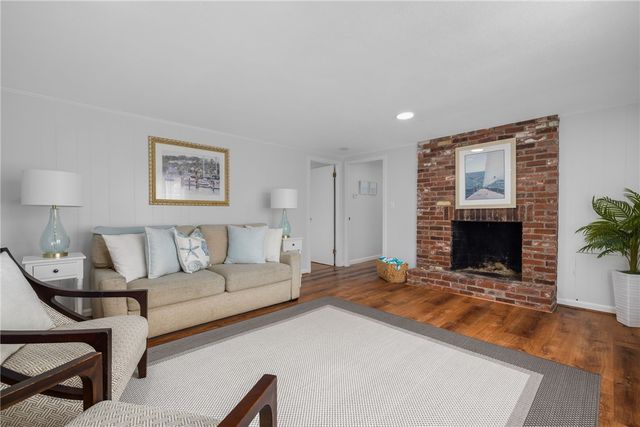 384 Valley Road, Middletown, RI 02842