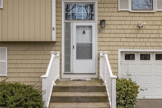 384 Valley Road, Middletown, RI 02842