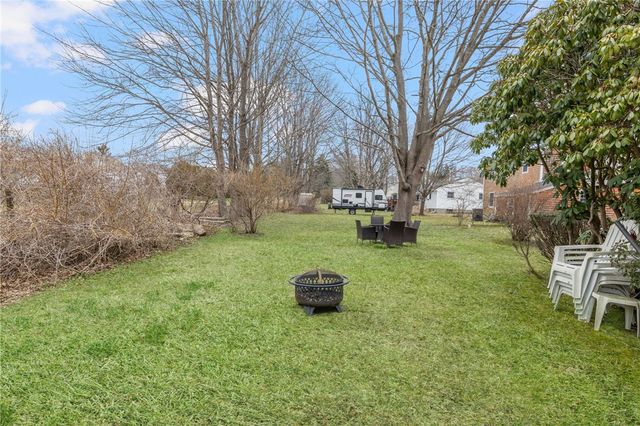 384 Valley Road, Middletown, RI 02842