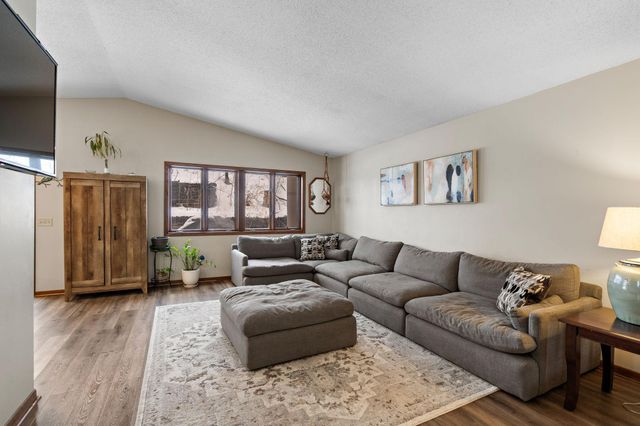 2805 Brookview Drive, Burnsville, MN 55337