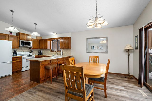 2805 Brookview Drive, Burnsville, MN 55337