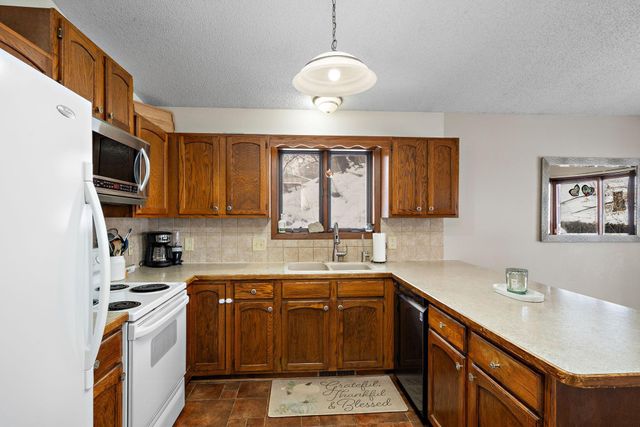 2805 Brookview Drive, Burnsville, MN 55337