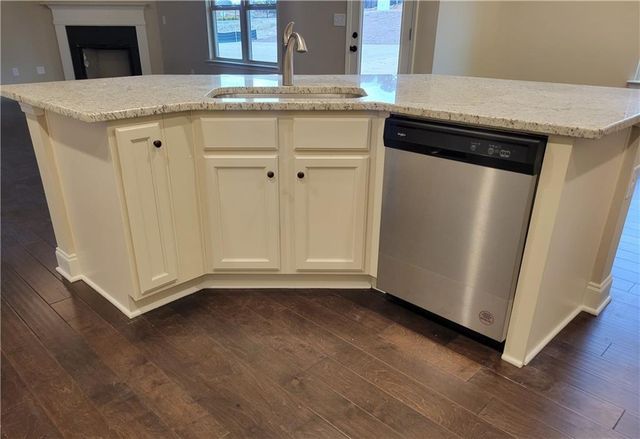 1066 Lakeview Oaks Court, Grayson, GA 30017
