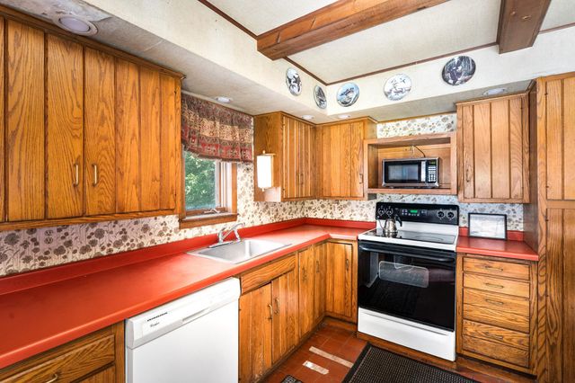 805 W 10th Street, Duluth, MN 55806