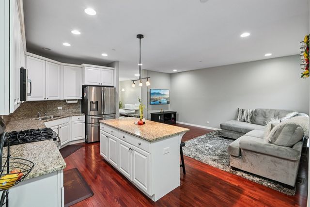 2125 Apple Hill Lane, Buffalo Grove, IL 60089