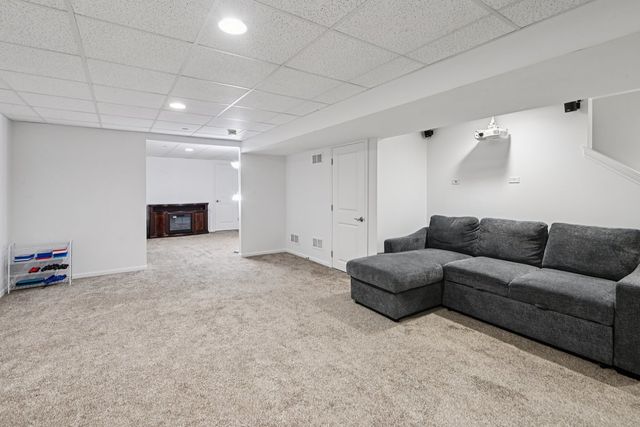 2125 Apple Hill Lane, Buffalo Grove, IL 60089