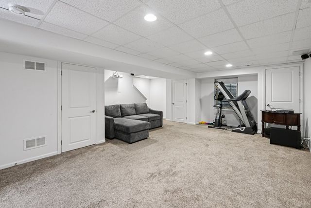 2125 Apple Hill Lane, Buffalo Grove, IL 60089