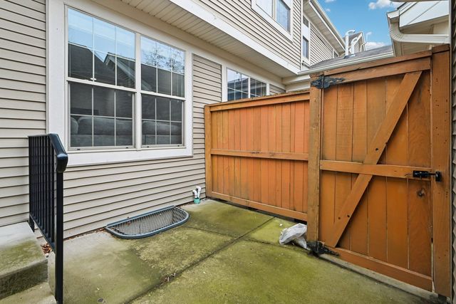 2125 Apple Hill Lane, Buffalo Grove, IL 60089