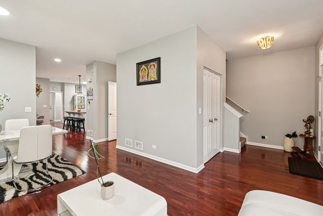 2125 Apple Hill Lane, Buffalo Grove, IL 60089