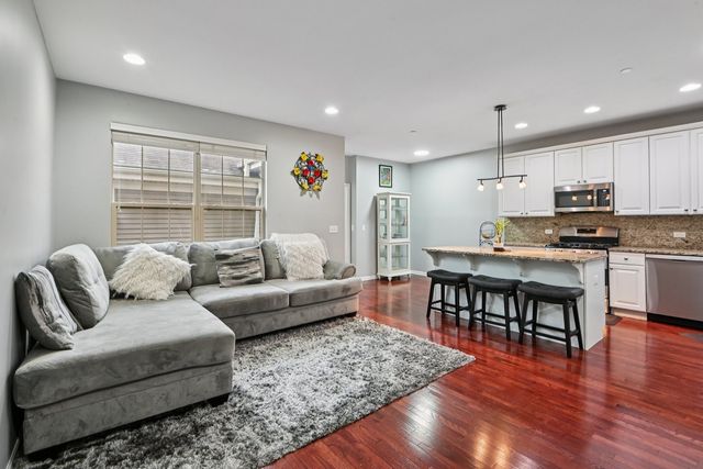 2125 Apple Hill Lane, Buffalo Grove, IL 60089