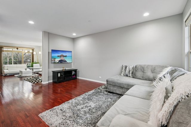 2125 Apple Hill Lane, Buffalo Grove, IL 60089