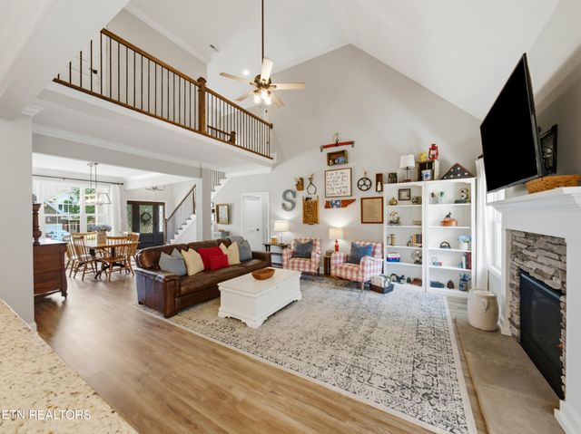 196 Zane Lane, Lenoir City, TN 37772