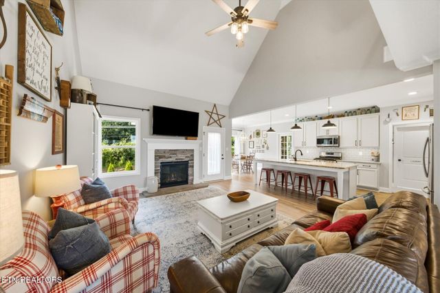 196 Zane Lane, Lenoir City, TN 37772