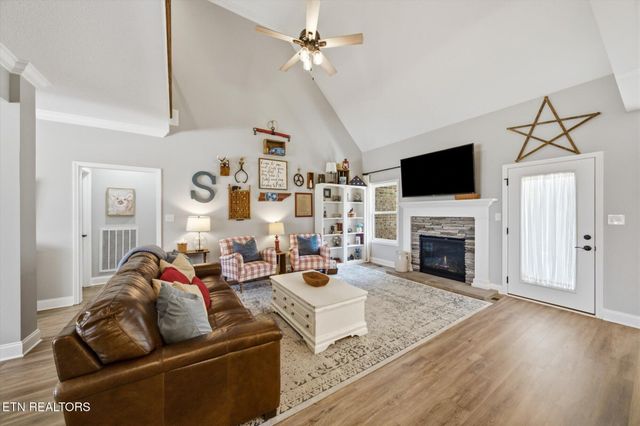 196 Zane Lane, Lenoir City, TN 37772
