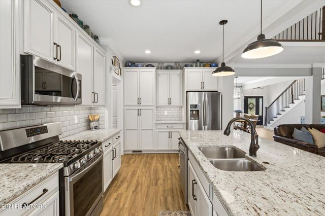 196 Zane Lane, Lenoir City, TN 37772