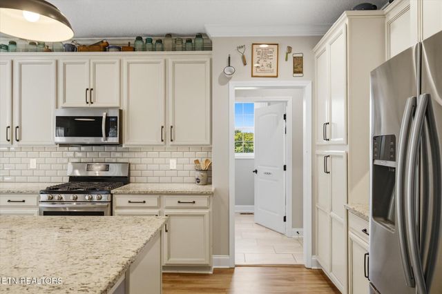 196 Zane Lane, Lenoir City, TN 37772