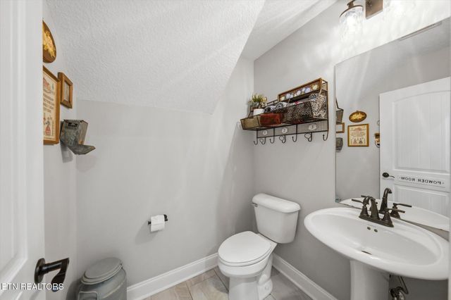 196 Zane Lane, Lenoir City, TN 37772