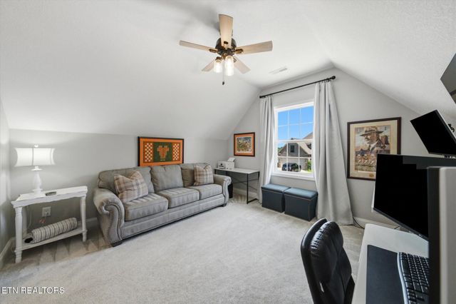 196 Zane Lane, Lenoir City, TN 37772