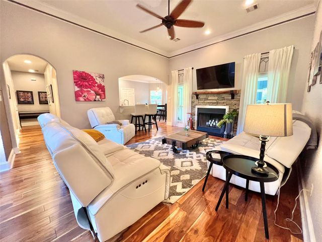 6714 Jay Road Road, Hitchcock, TX 77563