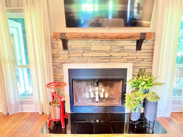 6714 Jay Road Road, Hitchcock, TX 77563