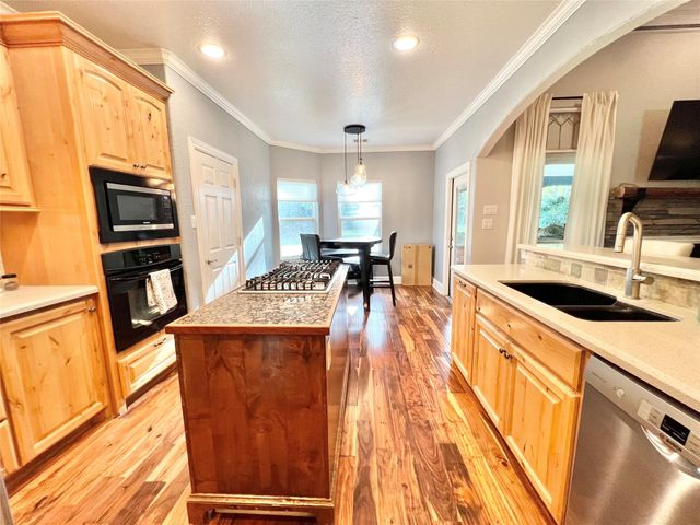 6714 Jay Road Road, Hitchcock, TX 77563