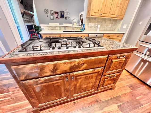 6714 Jay Road Road, Hitchcock, TX 77563