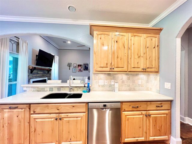 6714 Jay Road Road, Hitchcock, TX 77563