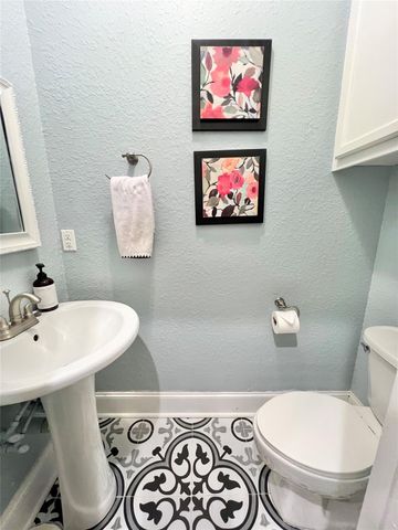 6714 Jay Road Road, Hitchcock, TX 77563