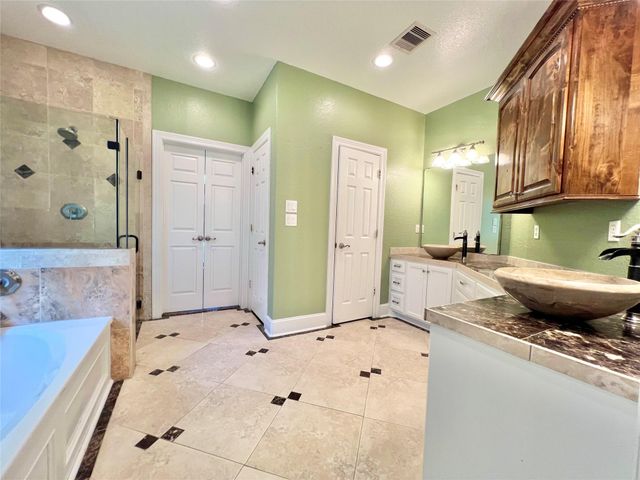 6714 Jay Road Road, Hitchcock, TX 77563