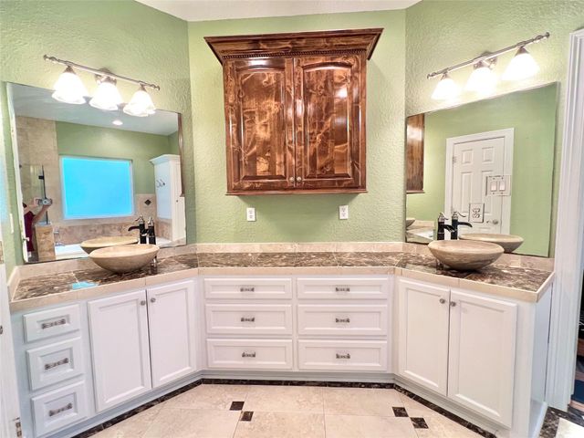 6714 Jay Road Road, Hitchcock, TX 77563