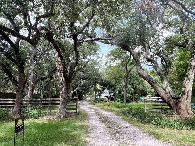 6714 Jay Road Road, Hitchcock, TX 77563