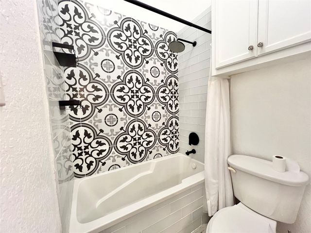 6714 Jay Road Road, Hitchcock, TX 77563