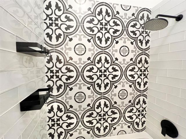 6714 Jay Road Road, Hitchcock, TX 77563