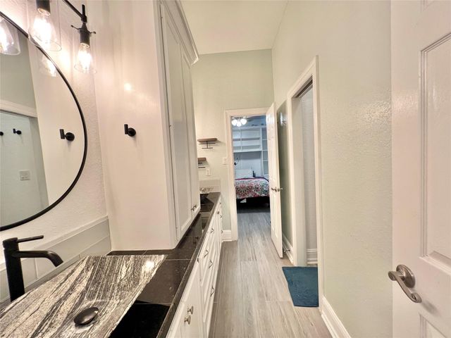 6714 Jay Road Road, Hitchcock, TX 77563