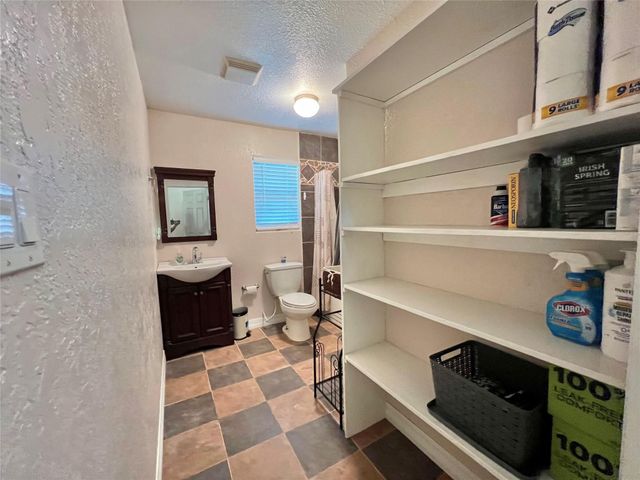 6714 Jay Road Road, Hitchcock, TX 77563