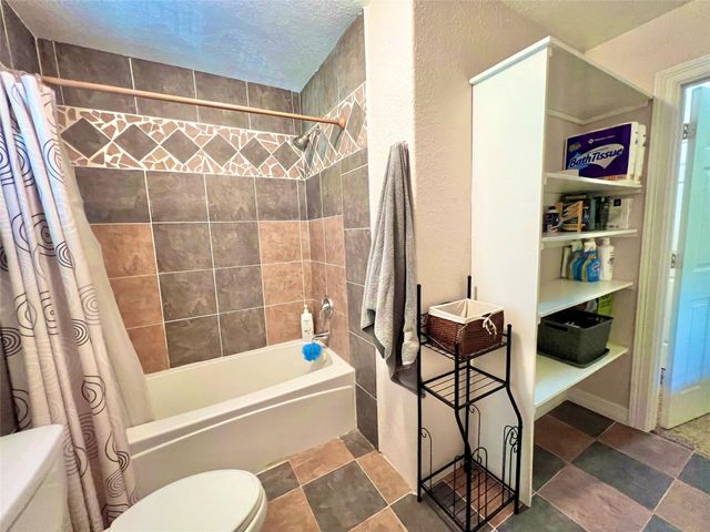 6714 Jay Road Road, Hitchcock, TX 77563