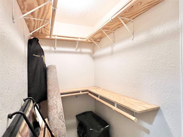 6714 Jay Road Road, Hitchcock, TX 77563