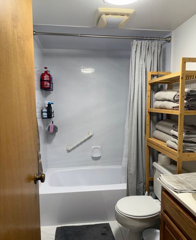 11000 S KEATING Avenue S 2D, Oak Lawn, IL 60453