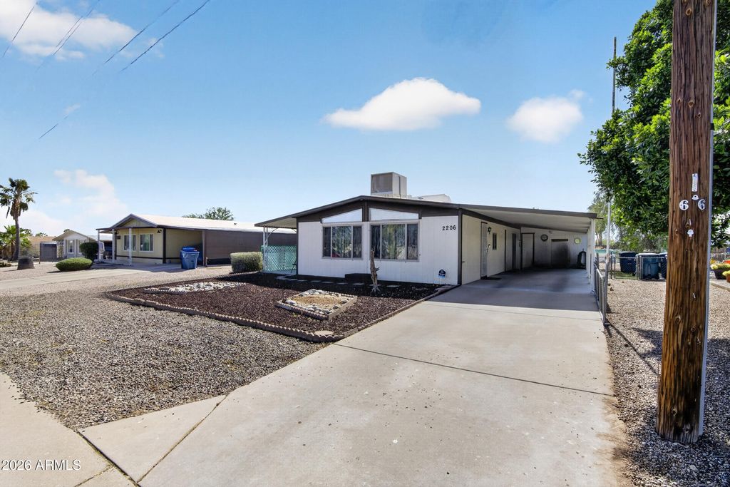 2206 S VISTA Road, Apache Junction, AZ 85119