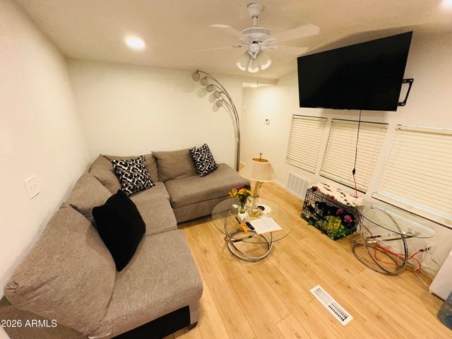 10810 N 91 Avenue 118, Peoria, AZ 85345