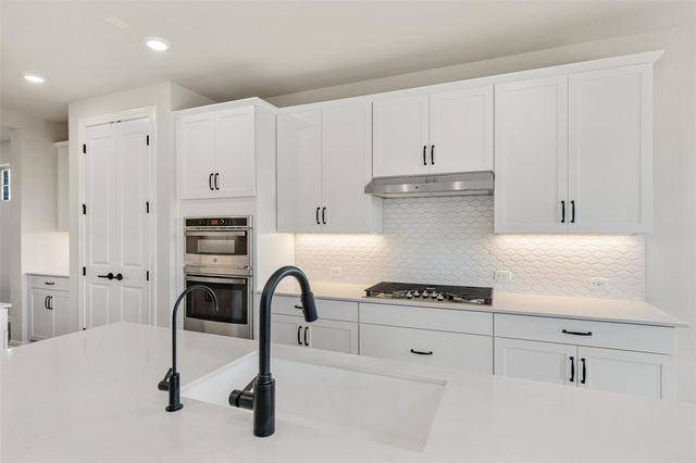 208 Possumhaw LN, San Marcos, TX 78666